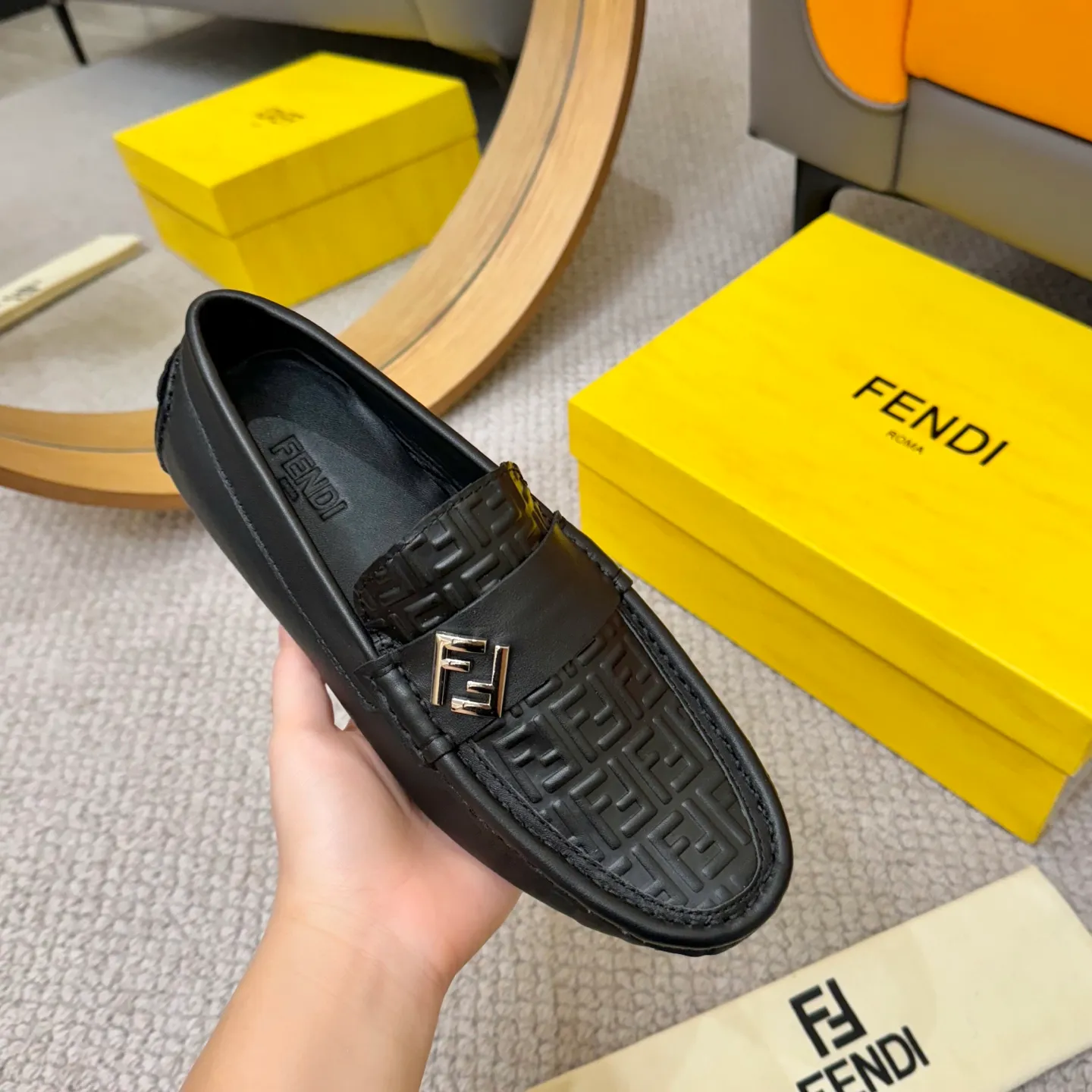 Men's shoes 💰420 [FENDI Fendi] 2⃣️0⃣️2⃣️5️⃣New Milan men's fashion lazy catwalk style ✅ fashionable casual beanie shoes, imported calfskin fabric, super smooth texture, sweat-absorbent and breathable, (sheepskin lining). Metal LOGO on the shoe body, Medusa avatar, irregular avatar, high-end craftsmanship logo✅ French Loft set foot design style 👟Low-key and elegant, great on-foot effect... Men's shoe size: 38-46 (4-12)